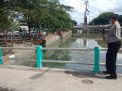 Polsek Pabean Cantikan Lakukan Pemantauan Debit Air Sungai Kalimas, Ketinggian Air Dalam Batas Normal