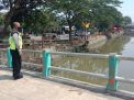 Polsek Pabean Cantikan Lakukan Patroli di Sungai Kalimas, Cek Apakah Ada Potensi Banjir