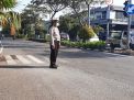 Polsek Krembangan Lakukan Pengaturan Lalu Lintas Sore di Pertigaan Mbah Ratu Antisipasi Kemacetan