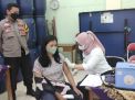 Polsek Krembangan Lakukan Pengamanan Pelaksanaan Vaksinasi di Puskesmas, Pastikan Berjalan Aman dan Lancar