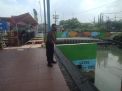 Polsek Asemrowo Lakukan Pengecekan Debit Pompa Air Sungai, Antisipasi Adanya Banjir