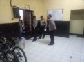 Anggota Polsek Pabean Cantikan Cek Kondisi Ruang Tahanan, Pastikan Tidak Ada Barang Terlarang