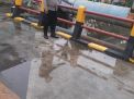 Polsek Krembangan Lakukan Pemantauan Ketinggian Debit Air Jalan Solotigo, Waspada Adanya Potensi Banjir