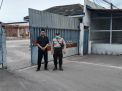 Polsek Asemrowo Laksanakan Patroli Keamanan di Wilayah Pergudangan, Ingatkan Petugas Keamanan Untuk Selalu Waspada