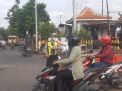 Polsek Asemrowo Antisipasi Adanya Kemacetan Melalui Pengaturan Lalu Lintas Sore