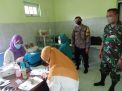 Bhabinkamtibmas Kelurahan Asemrowo Laksanakan Pendampingan Kegiatan Vaksinasi di Puskesmas, Terpantau Kegiatan Berlangsung Aman
