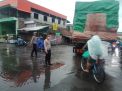 Polsek Asemrowo Laksanakan Pemantauan Arus Lalu Lintas di Seputar Peralintasan Kereta Api Tambak Mayor, Situasi Terpantau Lancar