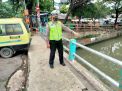 Polsek Pabean Cantikan Cek Ketinggian Debit Air Sungai, Antisipasi Adanya Potensi Banjir