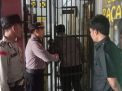 Polsek Asemrowo Cek Ruang Tahanan, Pastikan Tidak Ada Barang Terlarang