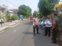 Bhabinkamtibmas Kelurahan Dupak Sambang Warga Sampaikan Pesan Harkamtibmas