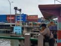 Pengecekan Debit Air Dilakukan Polsek Asemrowo Secara Rutin, Waspada Adanya Tanda-Tanda Banjir