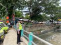 Polsek Pabean Cantikan Cek Ketinggian Debit Air Sungai, Antisipasi Adanya Potensi Bencana Banjir