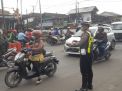 Polsek Asemrowo Lakukan Pengaturan Lalu Lintas Sore di Tambak Mayor Antisipasi Kemacetan