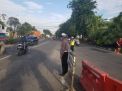 Polsek Krembangan Laksanakan Pengaturan Lalu Lintas Sore di Mbah Ratu, Terpantau Ramai Lancar