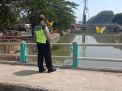 Polsek Pabean Cantikan Cek Ketinggian Debit Air Sungai Kalimas, Terpantau Aman Tidak Ada Kenaikan
