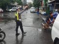Polsek Asemrowo Laksanakan Patroli Pengaturan Lalu Lintas di Rel Kereta Api, Antisipasi Adanya Kemacetan