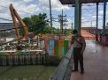 Polsek Asemrowo Laksanakan Patroli Pengecekan Debit Pintu Air, Waspada Potensi Banjir