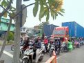 Polsek Krembangan Laksanakan Pengaturan Lalu Lintas di Mbah Ratu, Terpantau Arus Aman dan Lancar