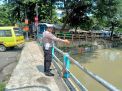 Polsek Pabean Cantikan Cek Debit Sungai Kalimas, Antisipasi Adanya Potensi Banjir