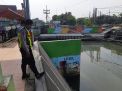 Polsek Asemrowo Lakukan Pengecekan Debit Air Sungai Balong II, Terpantau Dalam Batas Normal