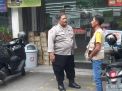 Polsek Krembangan Laksanakan Patroli Dialogis Dengan Petugas Parkir Minimarket, Berikan Himbauan Harkamtibmas