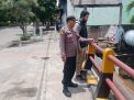 Polsek Krembangan Laksanakan Pengecekan Debit Air Solotigo, Sementara Masih Dalam Batas Normal