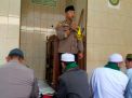 Polsek Kenjeran Laksanakan Jumat Curhat di Masjid Baitul Mustaqim, Eratkan Tali Persaudaraan
