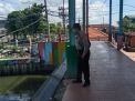 Polsek Asemrowo Cek Ketinggian Debit Pompa Air, Terpantau Dalam Batas Normal