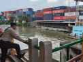 Polsek Asemrowo Cek Ketinggian Debit Air Sungai dan Pompa Air Antisipasi Adanya Kenaikan
