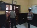 Personil Polsek Pabean Cantikan Cek Ruang Tahanan Rutin Waspada Masuknya Barang Terlarang