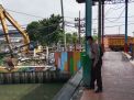 Polsek Asemrowo Cek Debit Pompa Air dan Sungai, Terpantau Dalam Batas Normal