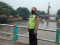 Polsek Pabean Cantikan Laksanakan Pengecekan Debit Air Sungai Kalimas, Terpantau Dalam Batas Normal