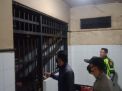 Polsek Kenjeran Cek Kondisi Ruang Tahanan Antisipasi Masuknya Barang Terlarang