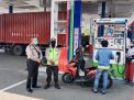 Personil Polsek Asemrowo Cek Situasi di SPBU, Pastikan Tidak Ada Tanda-Tanda Kerawanan Kejahatan