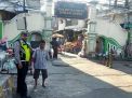 Personil Polsek Semampir Melaksanakan Patroli Harkamtibmas dan Dialogis di Pintu Masuk Ampel