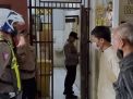 Polsek Asemrowo Cek Kondisi Ruang Tahanan, Waspada Masuknya Barang Terlarang
