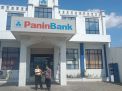 Personil Polsek Asemrowo Melaksanakan Patroli di Bank Panin untuk Meningkatkan Keamanan