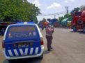 Polsek Krembangan Memantau Arus Lalu Lintas di Jalan Gresik