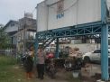 Polsek Asemrowo Laksanakan Patroli Pemantauan Objek Vital Sampaikan Pesan Waspada Kerawanan Kepada Petugas Keamanan