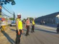 Polsek Asemrowo Lakukan Penertiban dan Penindakan terhadap Truck Besar yang Melanggar Rambu Larangan di Jalan Kalianak