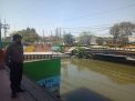 Polsek Asemrowo Kontrol Pintu Air Laut dan Sungai, Terpantau Dalam Batas Normal dan Situasi Kondusif