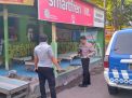 Polsek Kenjeran Melaksanakan Pemantauan Nobar Sepak Bola di Warkop, Situasi Aman Terkendali