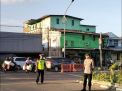 Polsek Krembangan Laksanakan Pengaturan Lalu Lintas Sore Antisipasi Kemacetan di Jam Pulang Kerja Karyawan