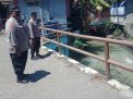 Polsek Krembangan Cek Ketinggian Debit Air Sungai Tanjung Sadari, Antisipasi Adanya Potensi Banjir