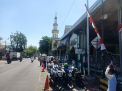 Polsek Krembangan Jaga Keamanan Ibadah Sholat Jumat di Masjid Taqwiyatul Muslimin