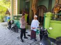 Bhabinkamtibmas Takal Kedinding Jalin Silaturahmi dengan Tokoh Agama di Masjid Asma Samawi