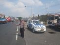 Polek Krembangan Antisipasi Kemacetan di Depan SPBU Melalui Patroli Lalu Lintas