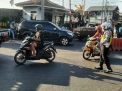 Polsek Asemrowo Melaksanakan Pengaturan Lalu Lintas Sore di Tambak Mayor