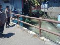 Polsek Krembangan Melaksanakan Patroli Pengecekan Debit Air Sungai, Waspada Adanya Kenaikan