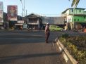 Polsek Krembangan Atur Lalu Lintas Sore di Mbah Ratu, Waspada Kemacetan